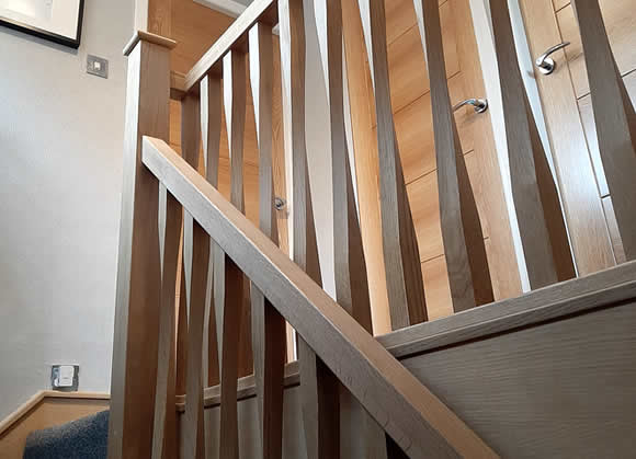 example of an oak spindle staircase makeover in Leigh